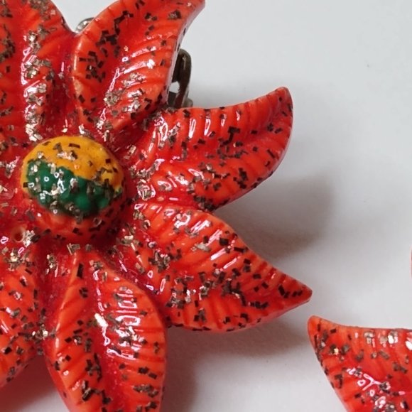 Vintage Red Poinsettia Flower Celluloid Clip On Earrings - Picture 8 of 16